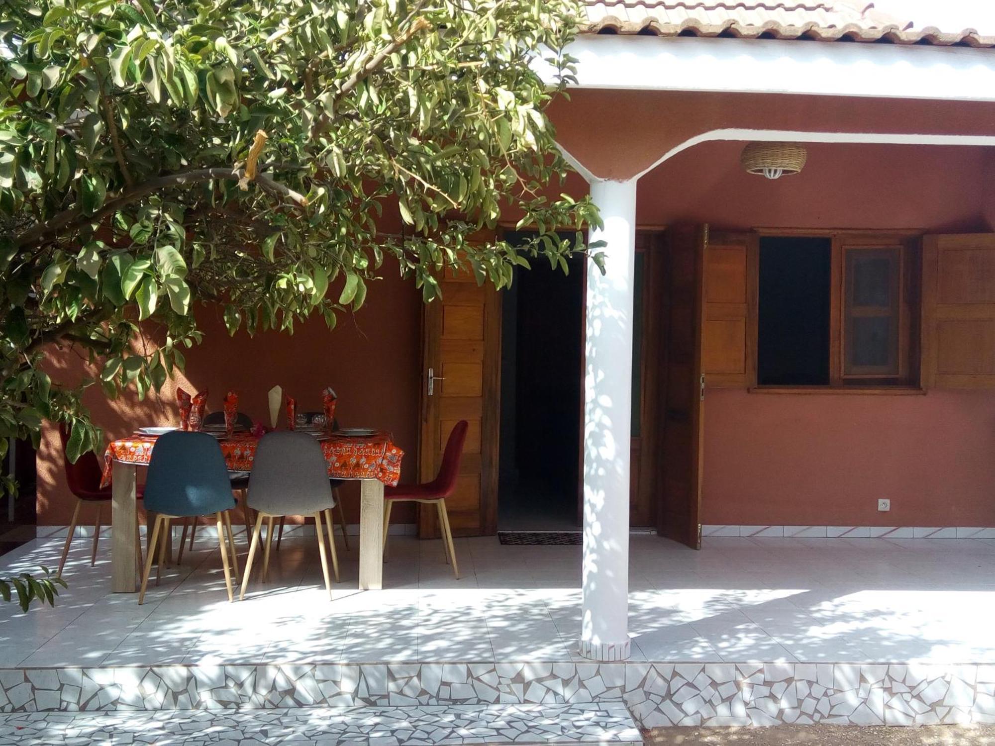 مبيت وإفطار سالي بوخْتيودال Chez Coumba Et Daniel المظهر الخارجي الصورة